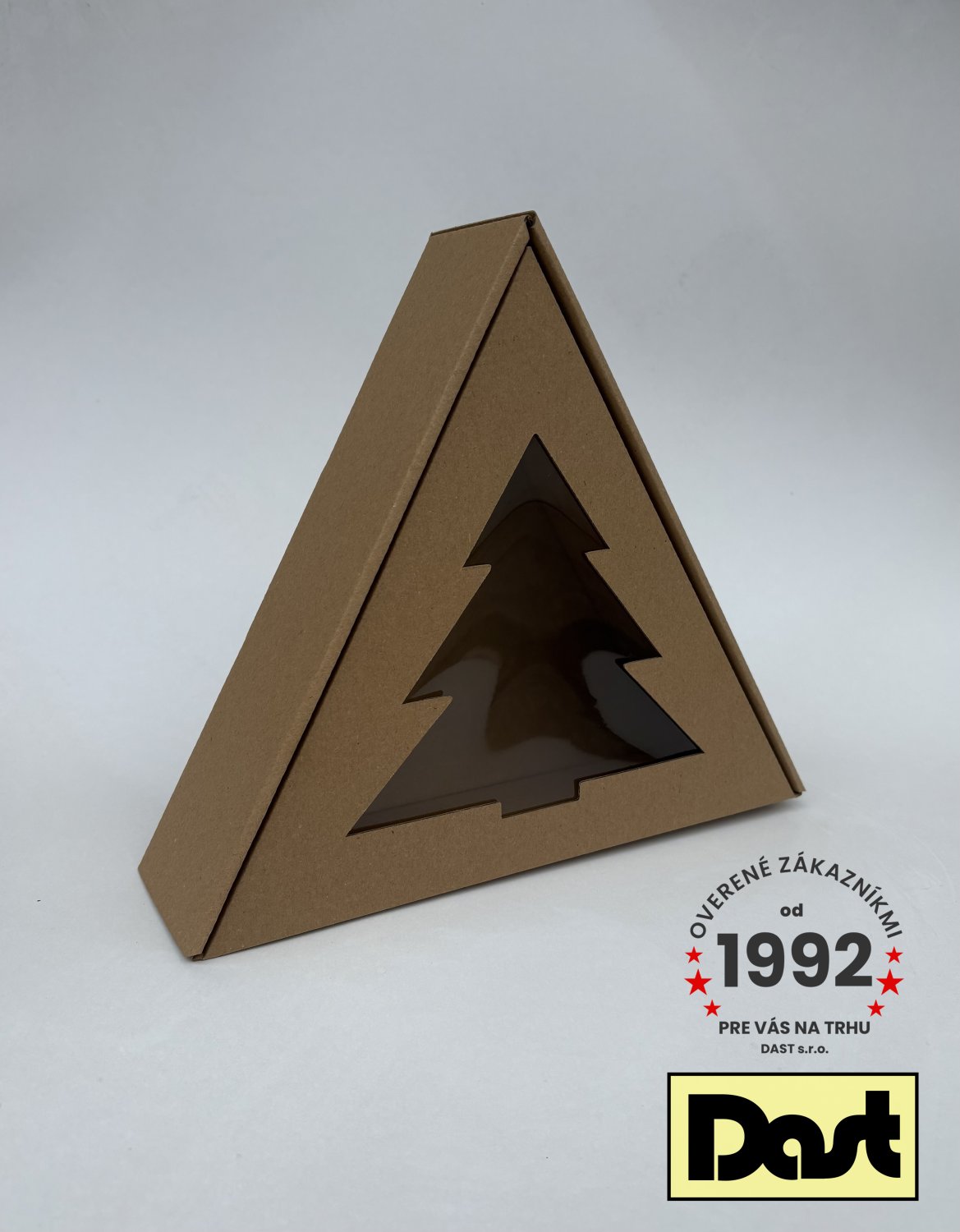 Krabička s okienkom trojúholník 27x27x27x8cm STROMČEK HNEDÁ Krabička s okienkom trojúholník 27x27x27x8cm STROMČEK HNEDÁ